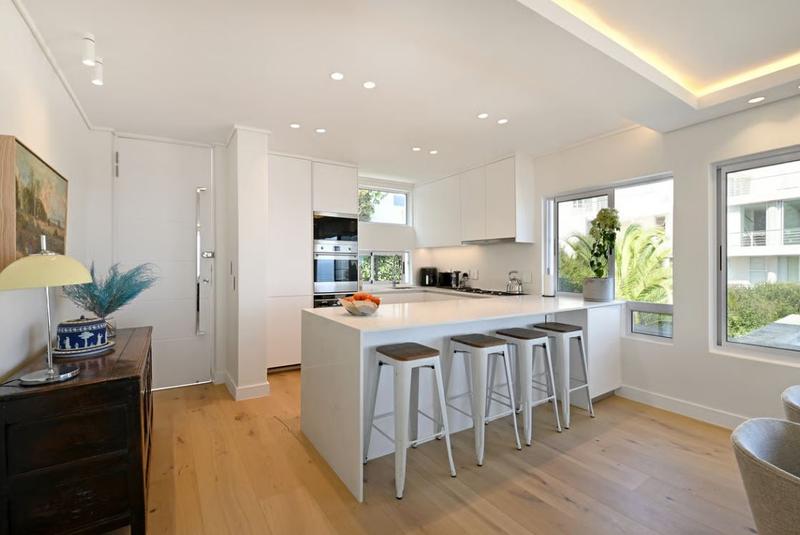 2 Bedroom Property for Sale in Sea Point Western Cape